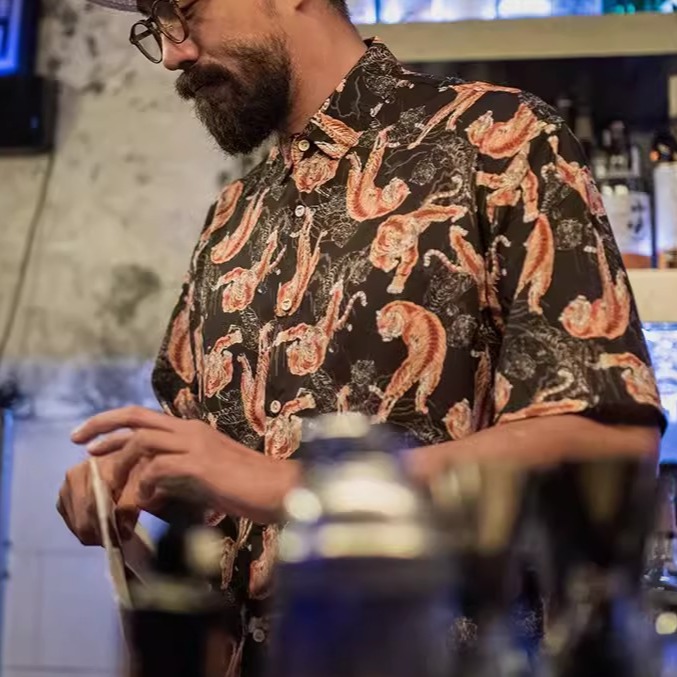 EL CAPITAL 虎虎生風滿版花紋短袖襯衫 花襯衫 短袖襯衫 滿版圖案 度假風 街頭 潮流 音樂祭穿搭 菁英資本-細節圖3