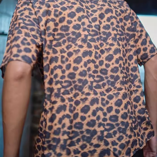 EL CAPITAL 風騷豹紋短袖襯衫 滿版花紋 花襯衫 短袖襯衫 騷氣十足 復古潮流 台客風 音樂祭 菁英資本-細節圖3