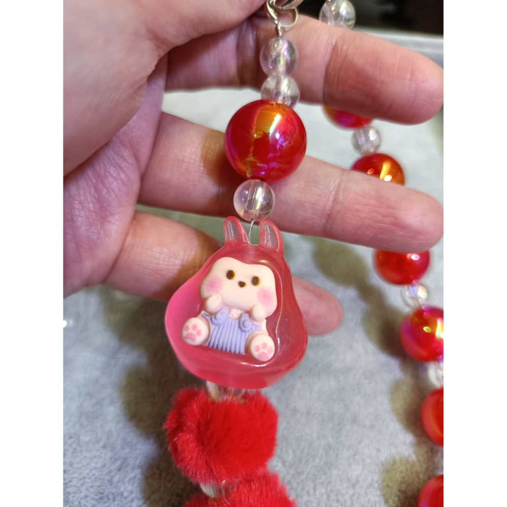 紅色小可愛-夜光珠手機吊飾-細節圖2