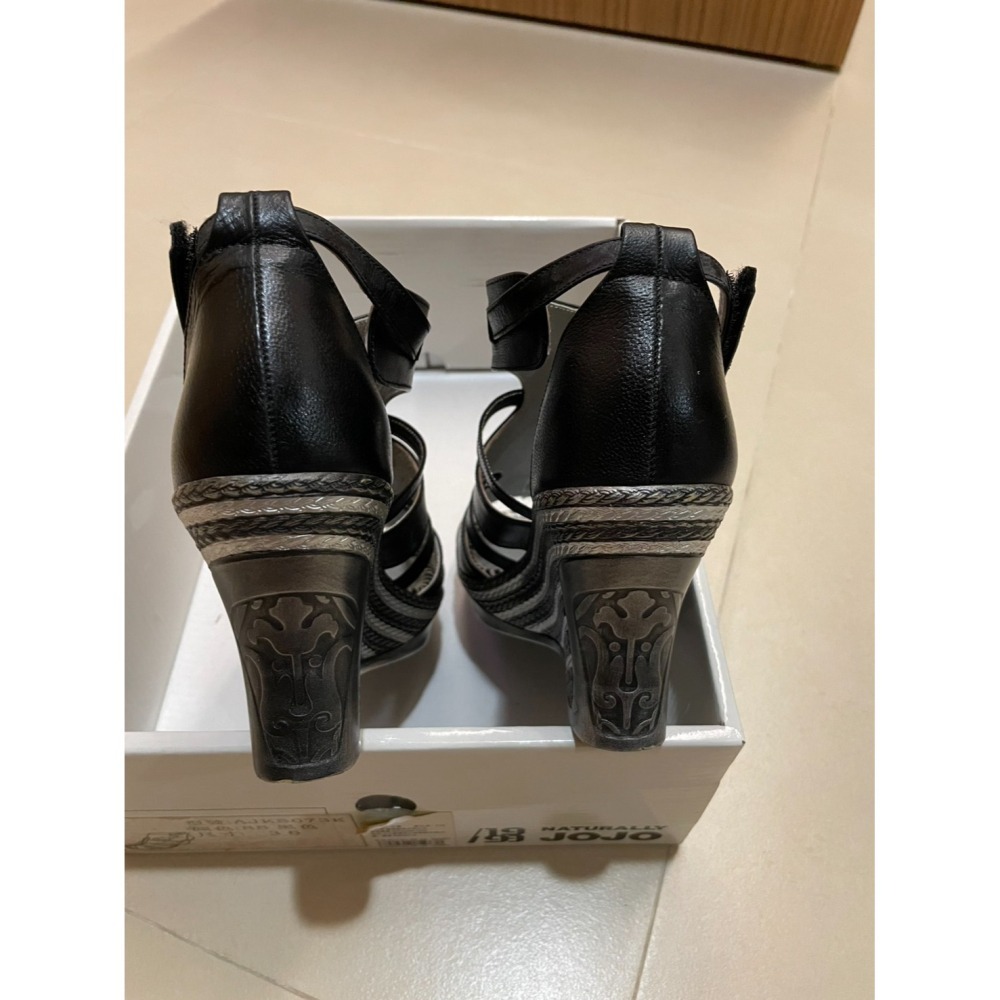 《低於3折亷讓/忘記穿了》【全新】NATURALLY JOJO 楔型羅馬羊皮涼鞋-黑色 尺寸:36-細節圖4