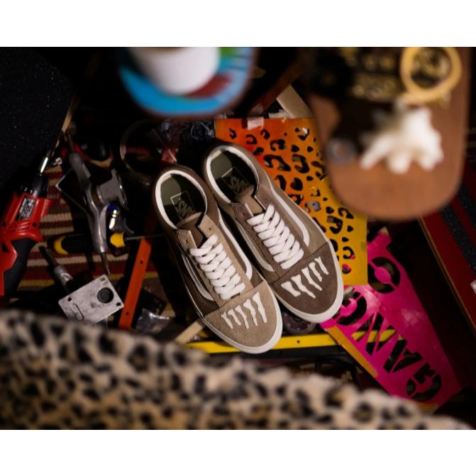 [unclev1966] Vans Old Skool X  Mark SBTG 褐色 爪子 聯名 百搭 滑板鞋-細節圖2