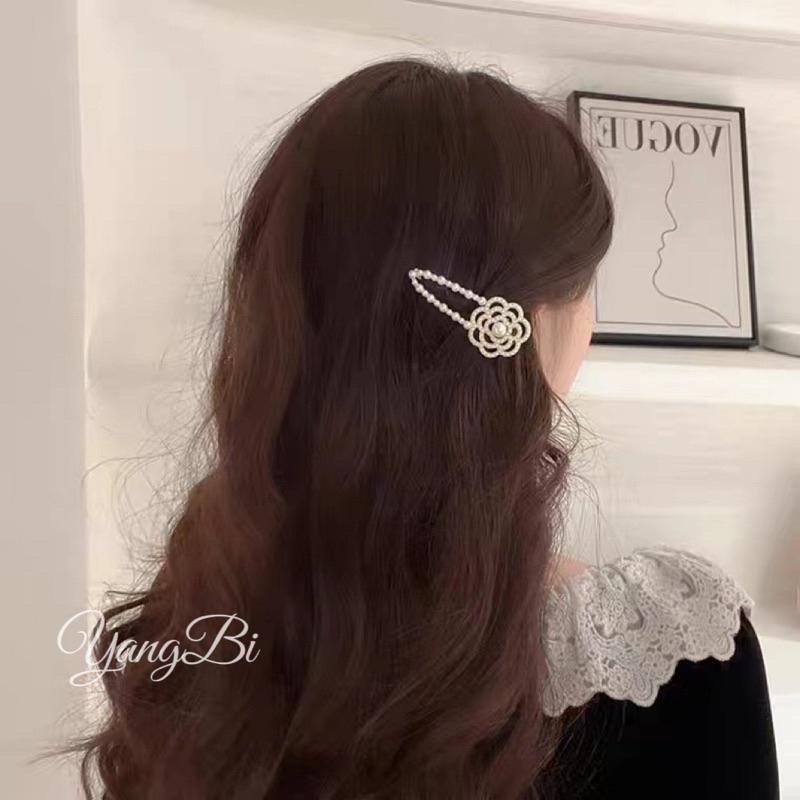 𝓨𝓪𝓷𝓰𝓑𝓲🫧吸睛焦點款｜珍珠山茶花水鑽髮夾 邊夾 V177-細節圖5