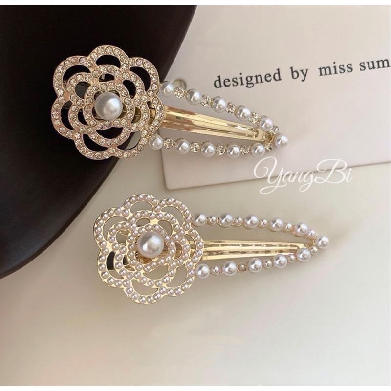 𝓨𝓪𝓷𝓰𝓑𝓲🫧吸睛焦點款｜珍珠山茶花水鑽髮夾 邊夾 V177-細節圖9