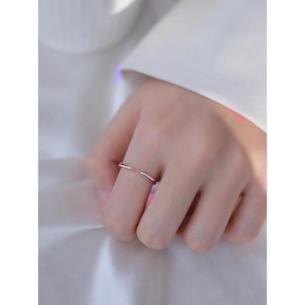 𝓨𝓪𝓷𝓰𝓑𝓲💫免運現貨🇰🇷S925純銀｜金銀兩款｜簡約百搭交叉水鑽線條戒指 Y225-細節圖4