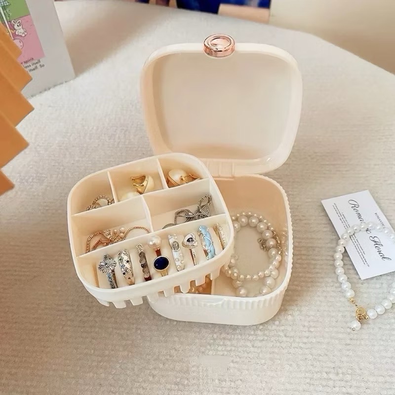 𝓨𝓪𝓷𝓰𝓑𝓲🫧帶鏡子三層多格奶油色飾品收納盒 C57-規格圖10