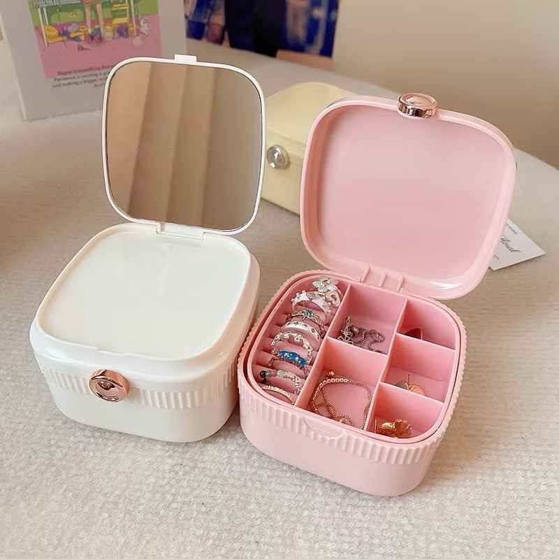 𝓨𝓪𝓷𝓰𝓑𝓲🫧帶鏡子三層多格奶油色飾品收納盒 C57-規格圖10