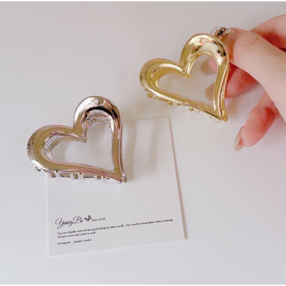 𝓨𝓪𝓷𝓰𝓑𝓲🩰高級感金屬愛心馬尾夾 鯊魚夾 抓夾 V333-細節圖6