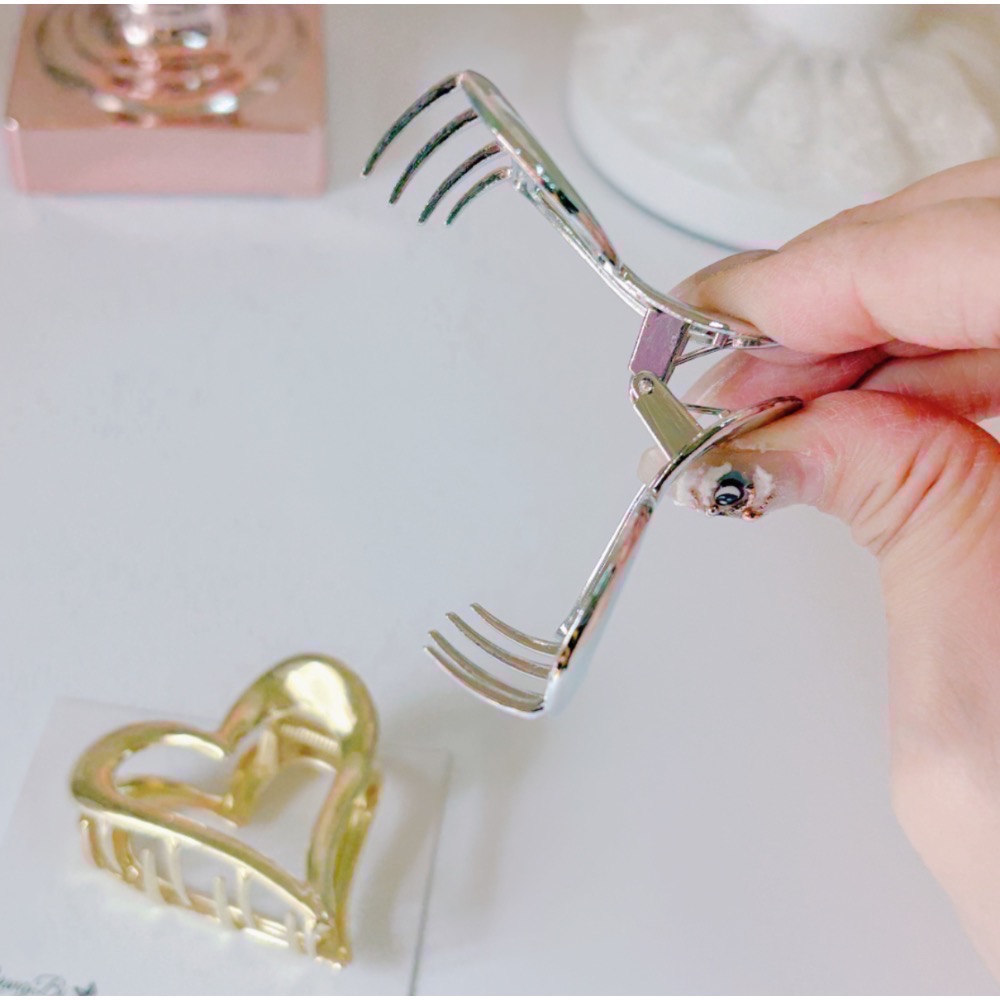 𝓨𝓪𝓷𝓰𝓑𝓲🩰高級感金屬愛心馬尾夾 鯊魚夾 抓夾 V333-細節圖8