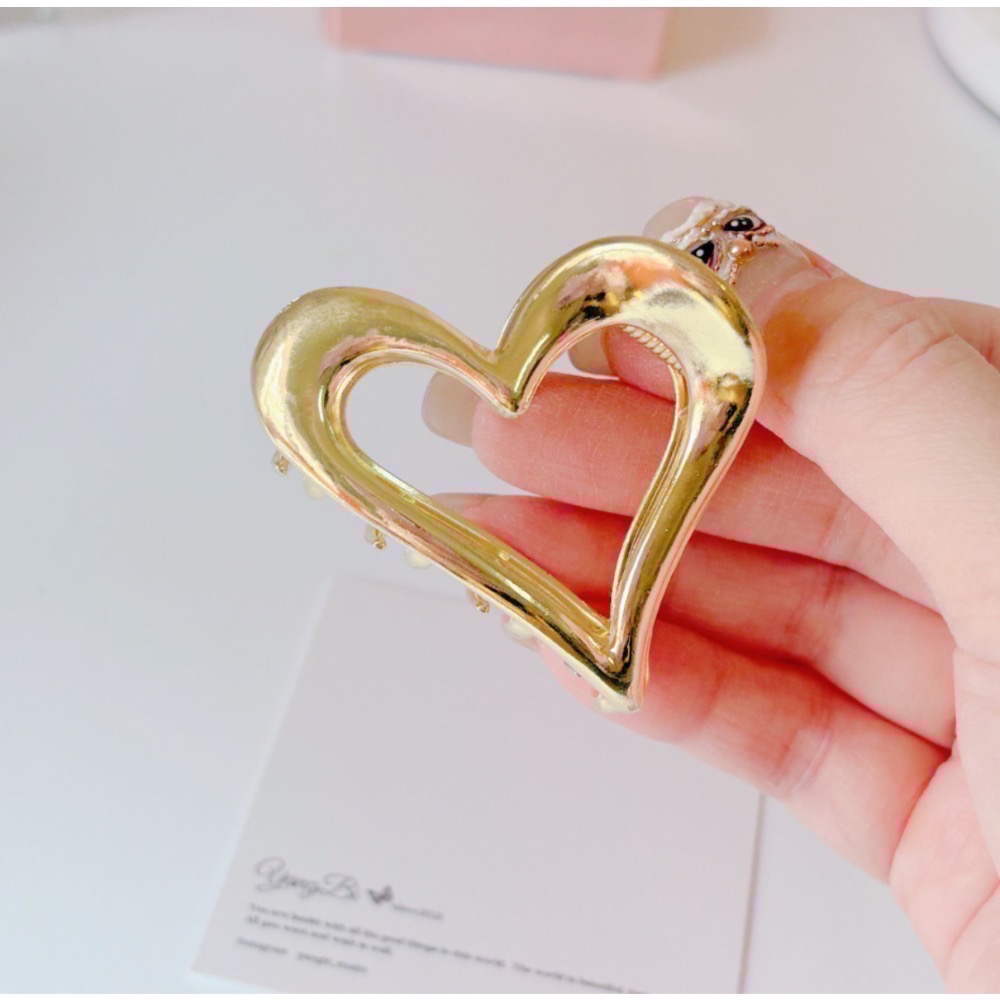 𝓨𝓪𝓷𝓰𝓑𝓲🩰高級感金屬愛心馬尾夾 鯊魚夾 抓夾 V333-細節圖9