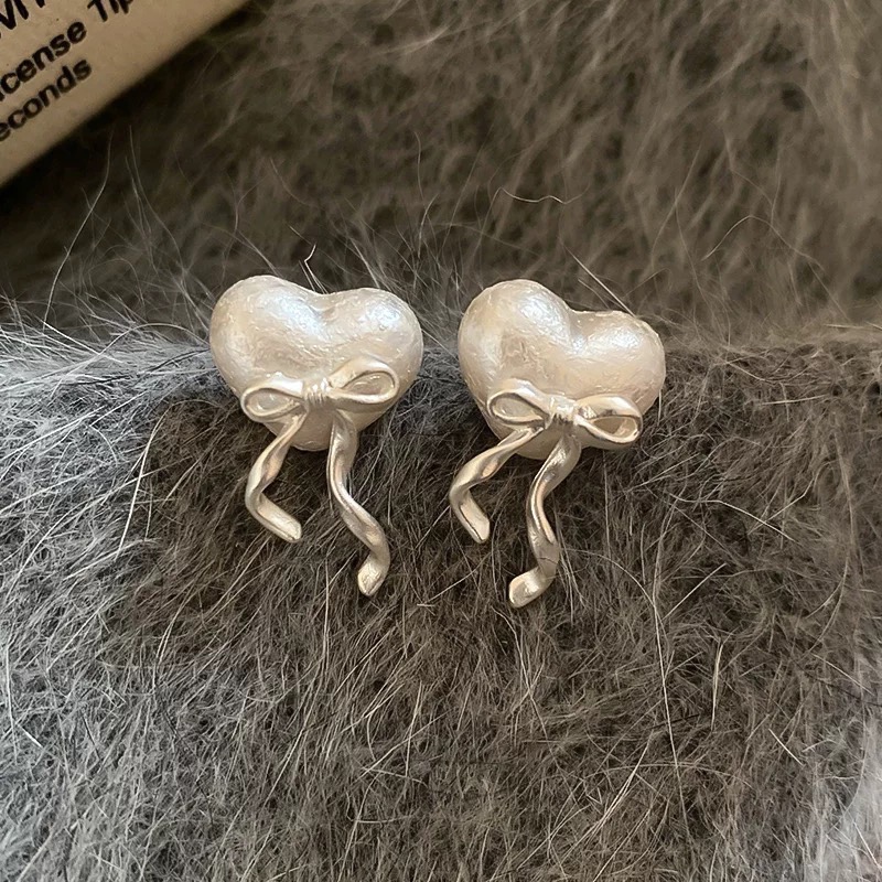 𝓨𝓪𝓷𝓰𝓑𝓲🩰925銀針｜愛心珍珠霧面緞帶蝴蝶結耳環 Y765 氣質 質感 韓國-規格圖6