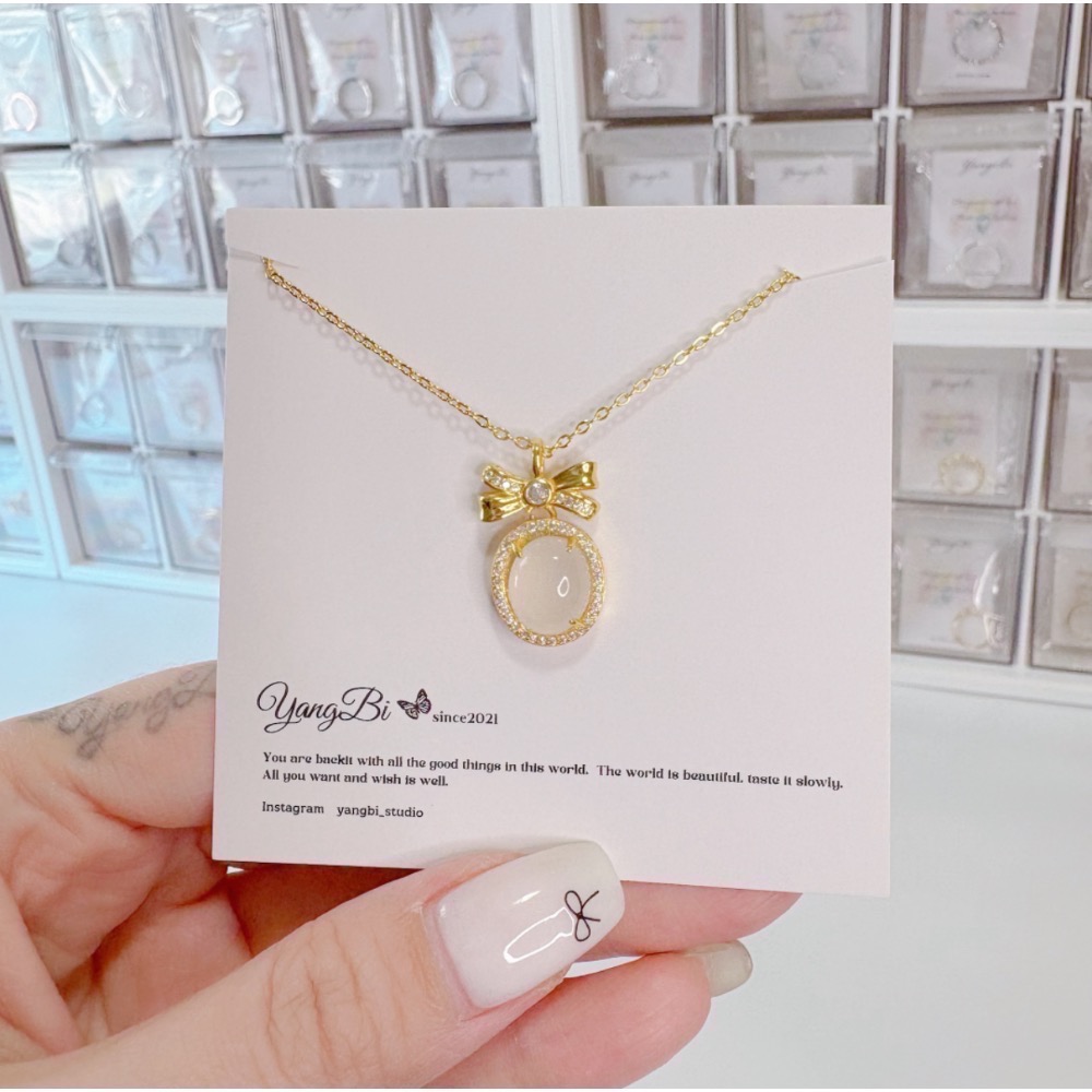 𝓨𝓪𝓷𝓰𝓑𝓲🩰精緻蝴蝶結鴿子蛋面仿玉髓項鍊 輕奢 白玉 白貓眼 Y777-細節圖5