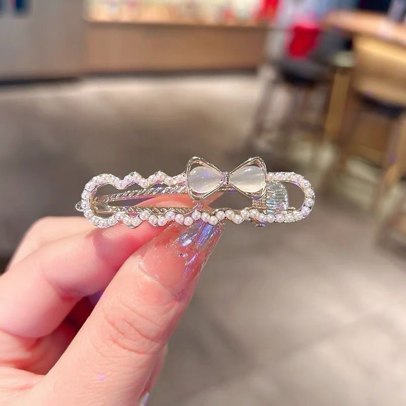 𝓨𝓪𝓷𝓰𝓑𝓲🩰韓版甜美氣質珍珠水鑽蝴蝶結髮夾 鴨嘴夾 V349-細節圖10