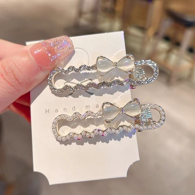 𝓨𝓪𝓷𝓰𝓑𝓲🩰韓版甜美氣質珍珠水鑽蝴蝶結髮夾 鴨嘴夾 V349-細節圖11