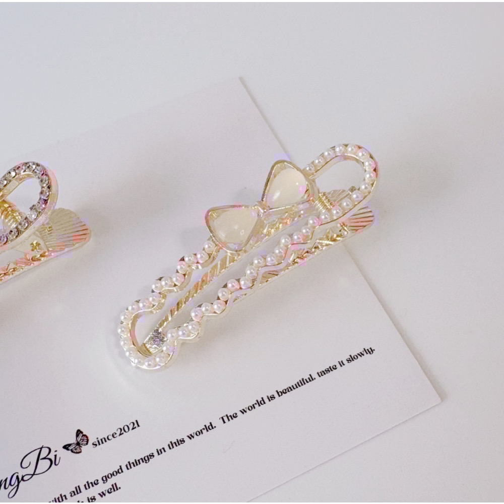 𝓨𝓪𝓷𝓰𝓑𝓲🩰韓版甜美氣質珍珠水鑽蝴蝶結髮夾 鴨嘴夾 V349-規格圖11