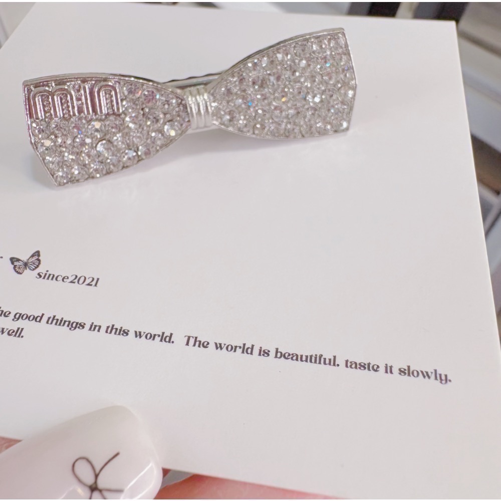 𝓨𝓪𝓷𝓰𝓑𝓲🩰夏天必備 字母閃鑽蝴蝶結側邊髮夾 瀏海夾 V353-細節圖5