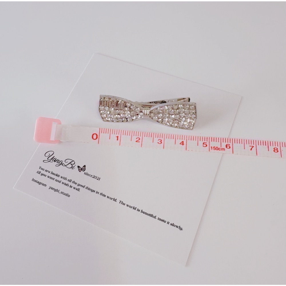 𝓨𝓪𝓷𝓰𝓑𝓲🩰夏天必備 字母閃鑽蝴蝶結側邊髮夾 瀏海夾 V353-細節圖6