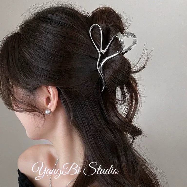 𝓨𝓪𝓷𝓰𝓑𝓲🕊️髮量多可｜液態金屬設計感 流線愛心鯊魚夾 抓夾 V365-細節圖2