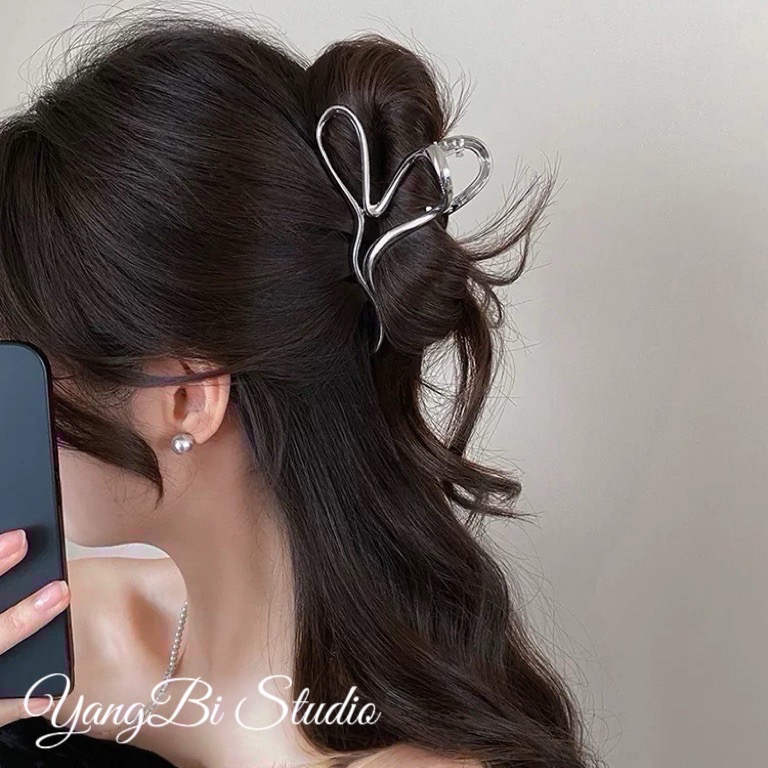 𝓨𝓪𝓷𝓰𝓑𝓲🕊️髮量多可｜液態金屬設計感 流線愛心鯊魚夾 抓夾 V365-細節圖4