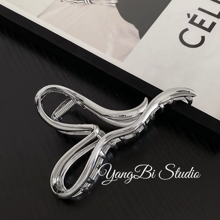 𝓨𝓪𝓷𝓰𝓑𝓲🕊️髮量多可｜液態金屬設計感 流線愛心鯊魚夾 抓夾 V365-細節圖3