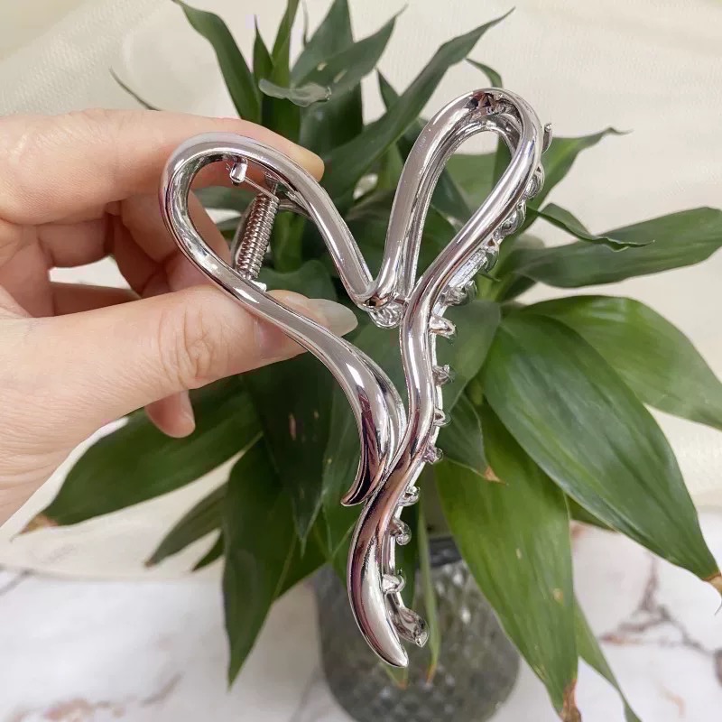 𝓨𝓪𝓷𝓰𝓑𝓲🕊️髮量多可｜液態金屬設計感 流線愛心鯊魚夾 抓夾 V365-細節圖6