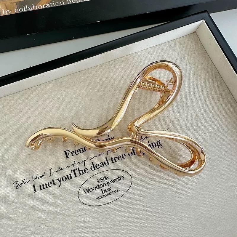 𝓨𝓪𝓷𝓰𝓑𝓲🕊️髮量多可｜液態金屬設計感 流線愛心鯊魚夾 抓夾 V365-規格圖9