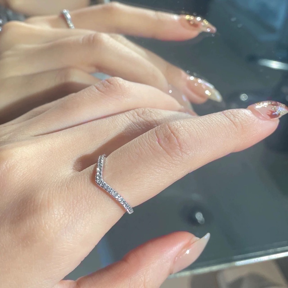 𝓨𝓪𝓷𝓰𝓑𝓲🩰闆娘自留大推｜顯瘦V型排鑽戒指 Y785-細節圖3