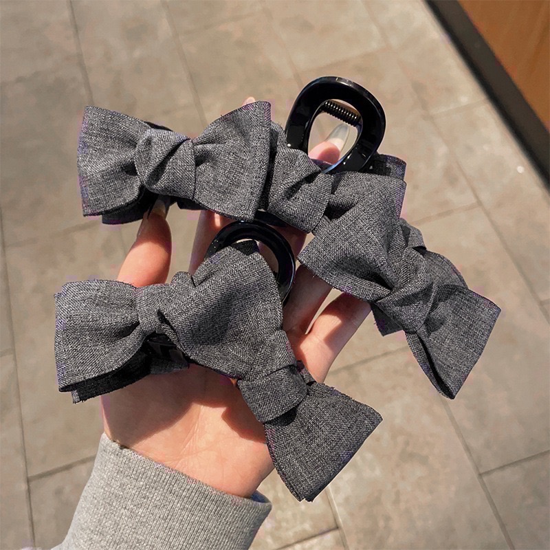 𝓨𝓪𝓷𝓰𝓑𝓲🕊️髮量多可｜韓系百搭西裝布料質感灰蝴蝶結大抓夾 鯊魚夾 V387-細節圖5