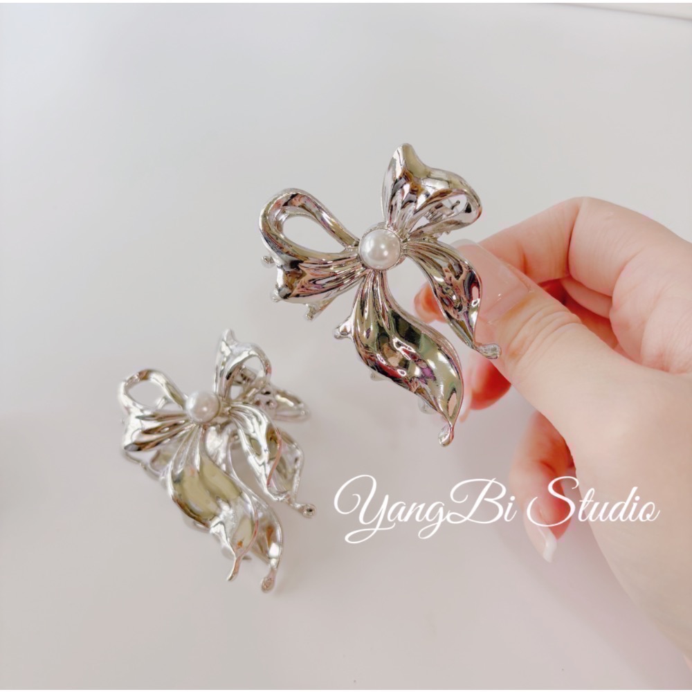 𝓨𝓪𝓷𝓰𝓑𝓲🕊️夏日半抓~甜酷珍珠蝴蝶結金屬鯊魚夾 抓夾 V394-細節圖2
