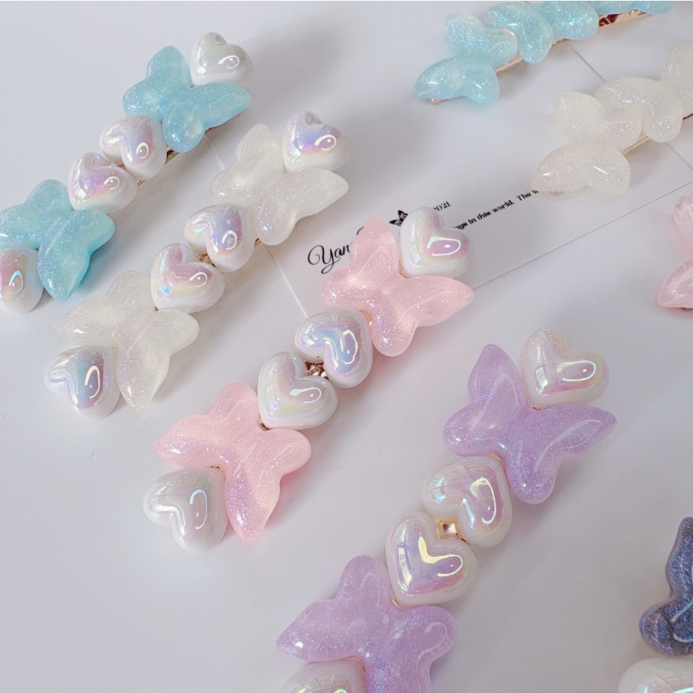 𝓨𝓪𝓷𝓰𝓑𝓲🕊️【細閃夢幻冰透蝴蝶】珍珠愛心蝴蝶髮夾 邊夾 鴨嘴夾 V402-細節圖2