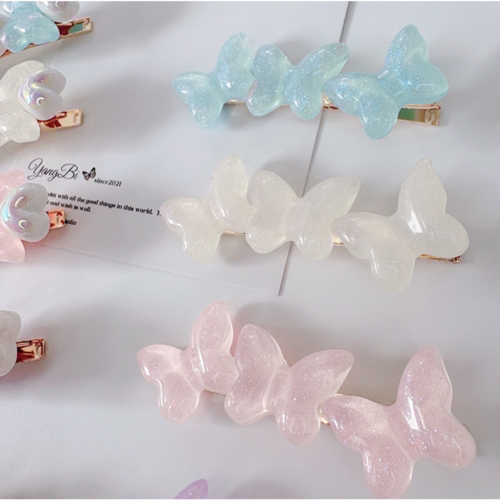 𝓨𝓪𝓷𝓰𝓑𝓲🕊️【細閃夢幻冰透蝴蝶】珍珠愛心蝴蝶髮夾 邊夾 鴨嘴夾 V402-細節圖4