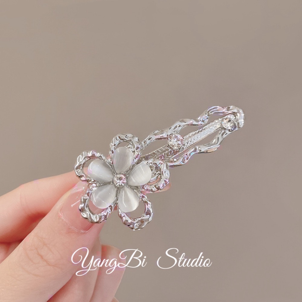 𝓨𝓪𝓷𝓰𝓑𝓲🕊️韓版【銀色清冷感】【月光貓眼石蝴蝶花朵髮夾】瀏海夾 V407-細節圖5