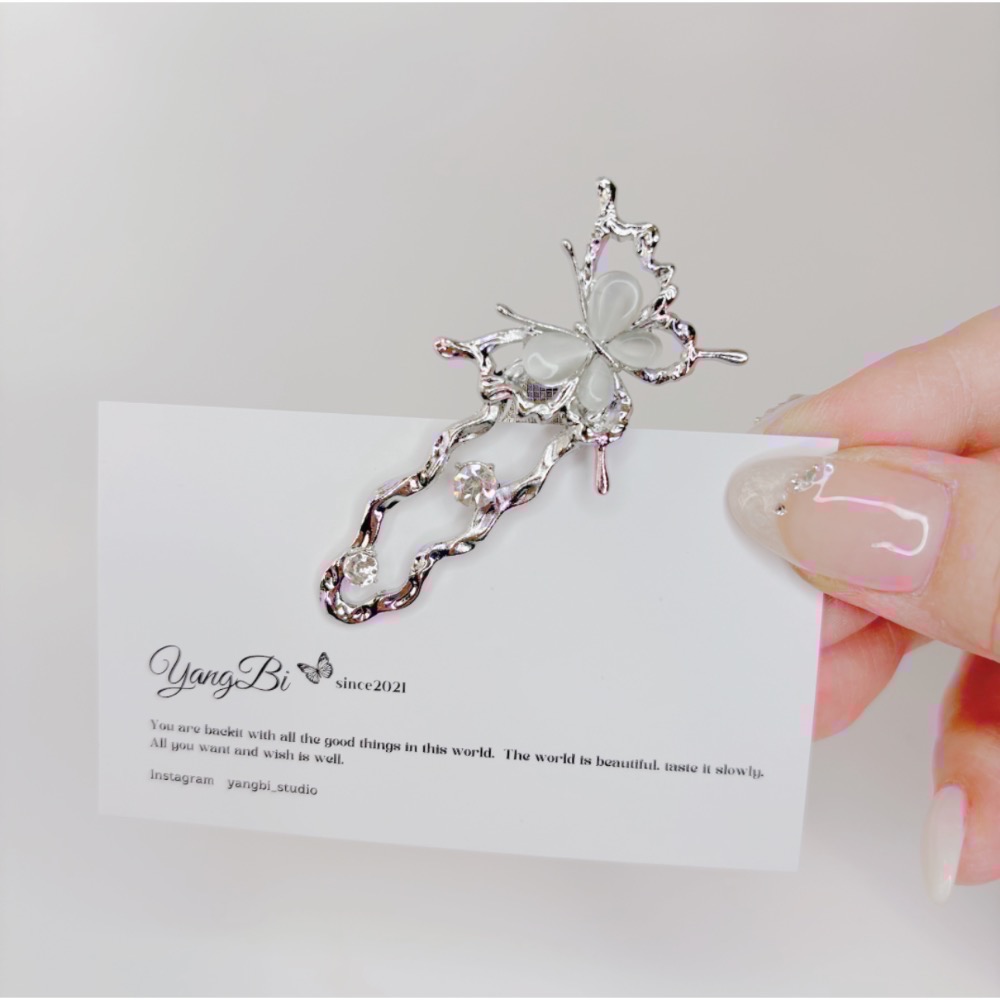 𝓨𝓪𝓷𝓰𝓑𝓲🕊️韓版【銀色清冷感】【月光貓眼石蝴蝶花朵髮夾】瀏海夾 V407-細節圖6