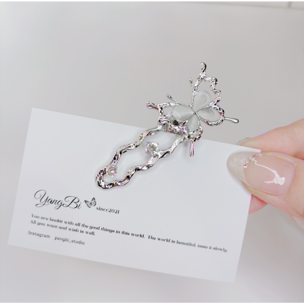 𝓨𝓪𝓷𝓰𝓑𝓲🕊️韓版【銀色清冷感】【月光貓眼石蝴蝶花朵髮夾】瀏海夾 V407-細節圖7