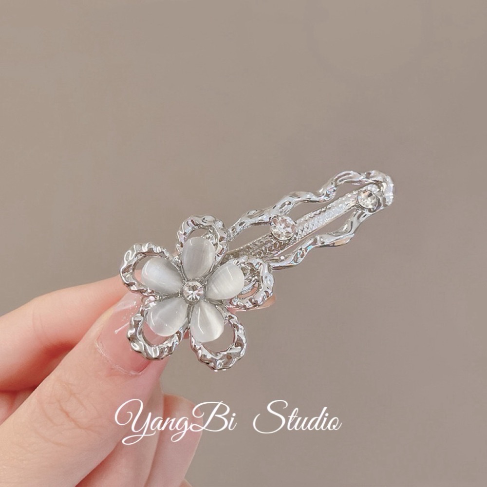 𝓨𝓪𝓷𝓰𝓑𝓲🕊️韓版【銀色清冷感】【月光貓眼石蝴蝶花朵髮夾】瀏海夾 V407-規格圖9