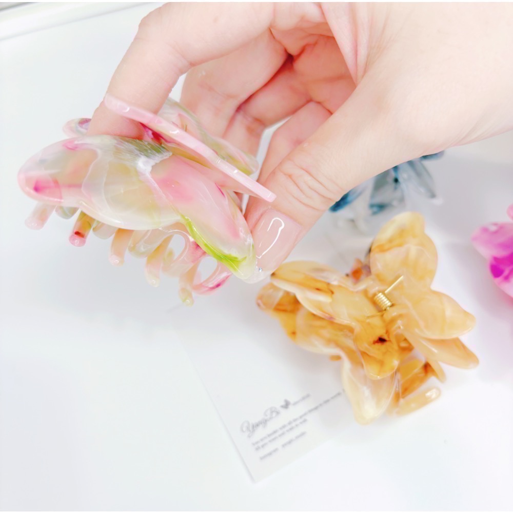 𝓨𝓪𝓷𝓰𝓑𝓲🕊️【實品好美】【超仙氣立體雙層蝴蝶結鯊魚夾】抓夾 V411-細節圖11