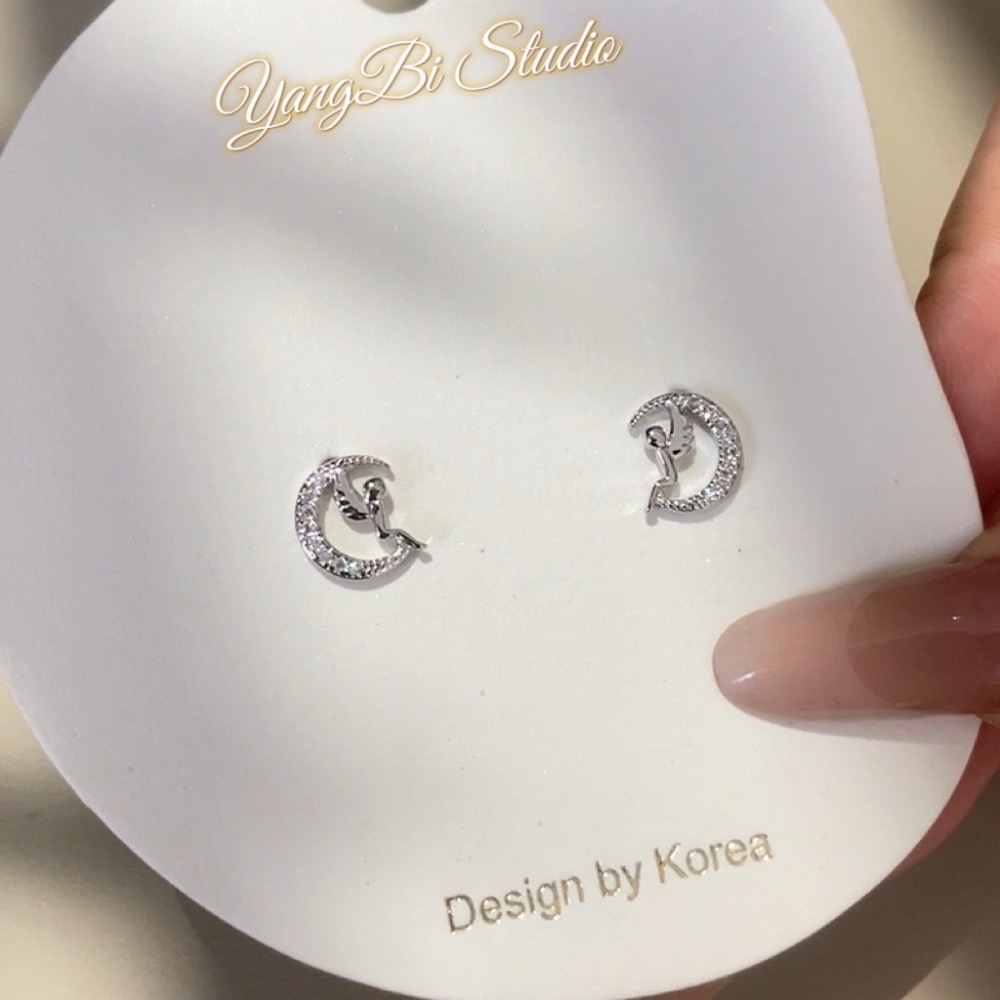 𝓨𝓪𝓷𝓰𝓑𝓲🕊️【甜美設計感】【精緻彎月小天使耳釘耳環】 Y842-細節圖2