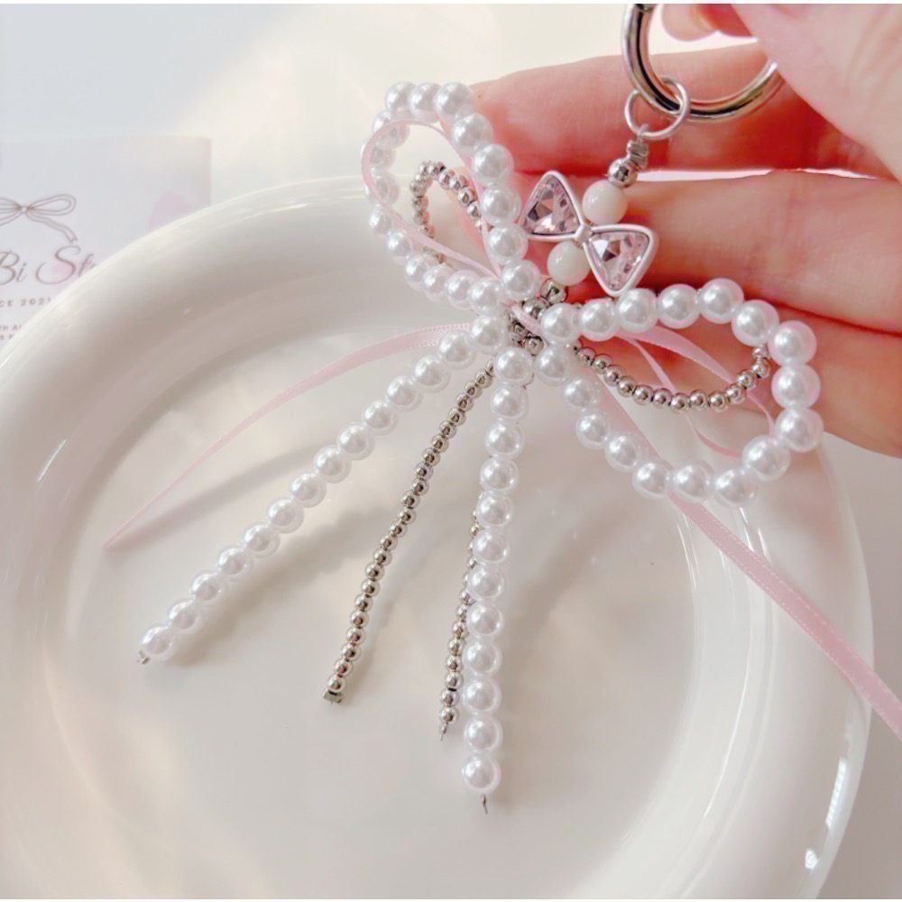 𝓨𝓪𝓷𝓰𝓑𝓲🩰純手工【超甜美三層珍珠蝴蝶結吊飾】【珍珠粉緞帶碎銀子手機吊飾】 C68-細節圖3