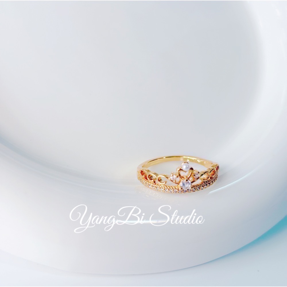 𝓨𝓪𝓷𝓰𝓑𝓲🕊️【 18K真金加厚】【精緻典雅蕾絲皇冠微鑲鑽戒指】 Y849-細節圖5