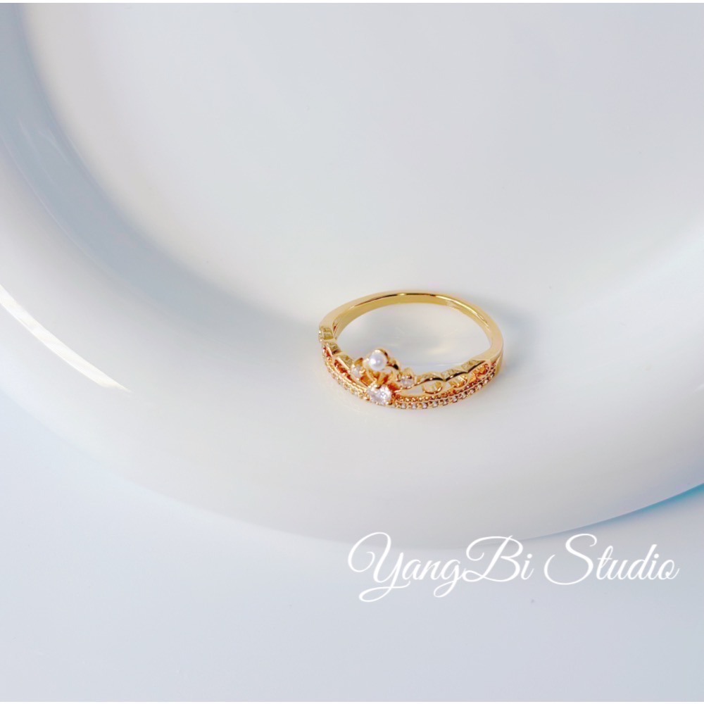 𝓨𝓪𝓷𝓰𝓑𝓲🕊️【 18K真金加厚】【精緻典雅蕾絲皇冠微鑲鑽戒指】 Y849-細節圖9