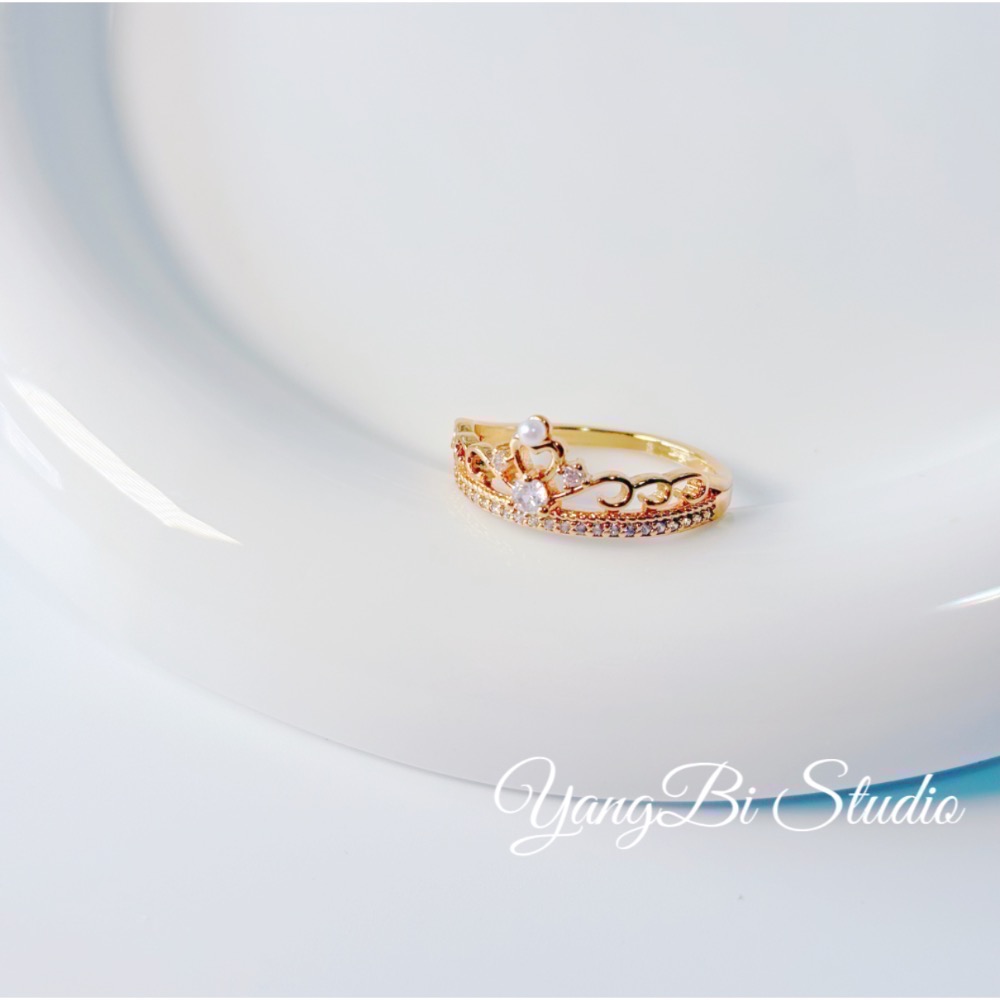 𝓨𝓪𝓷𝓰𝓑𝓲🕊️【 18K真金加厚】【精緻典雅蕾絲皇冠微鑲鑽戒指】 Y849-細節圖8