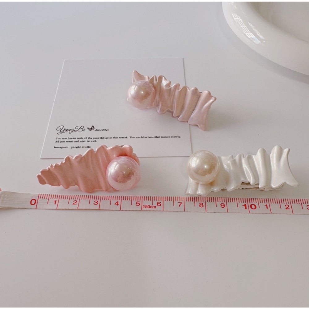 𝓨𝓪𝓷𝓰𝓑𝓲🕊️【韓版少女感珠光波浪珍珠髮夾】 V422-細節圖8