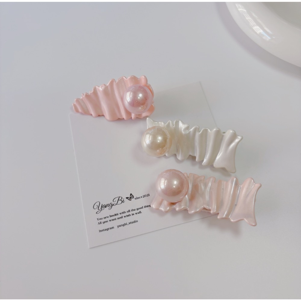 𝓨𝓪𝓷𝓰𝓑𝓲🕊️【韓版少女感珠光波浪珍珠髮夾】 V422-細節圖9