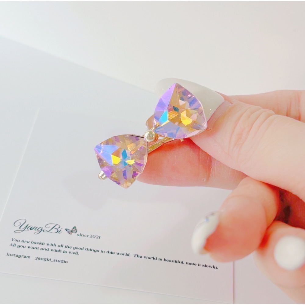 𝓨𝓪𝓷𝓰𝓑𝓲🕊️【七彩霓虹折射甜美粉色水晶蝴蝶结髮夾】 V430-細節圖5