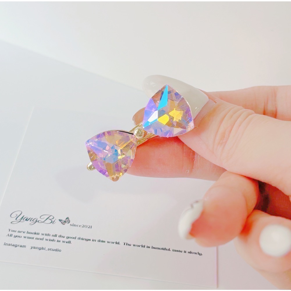 𝓨𝓪𝓷𝓰𝓑𝓲🕊️【七彩霓虹折射甜美粉色水晶蝴蝶结髮夾】 V430-細節圖6