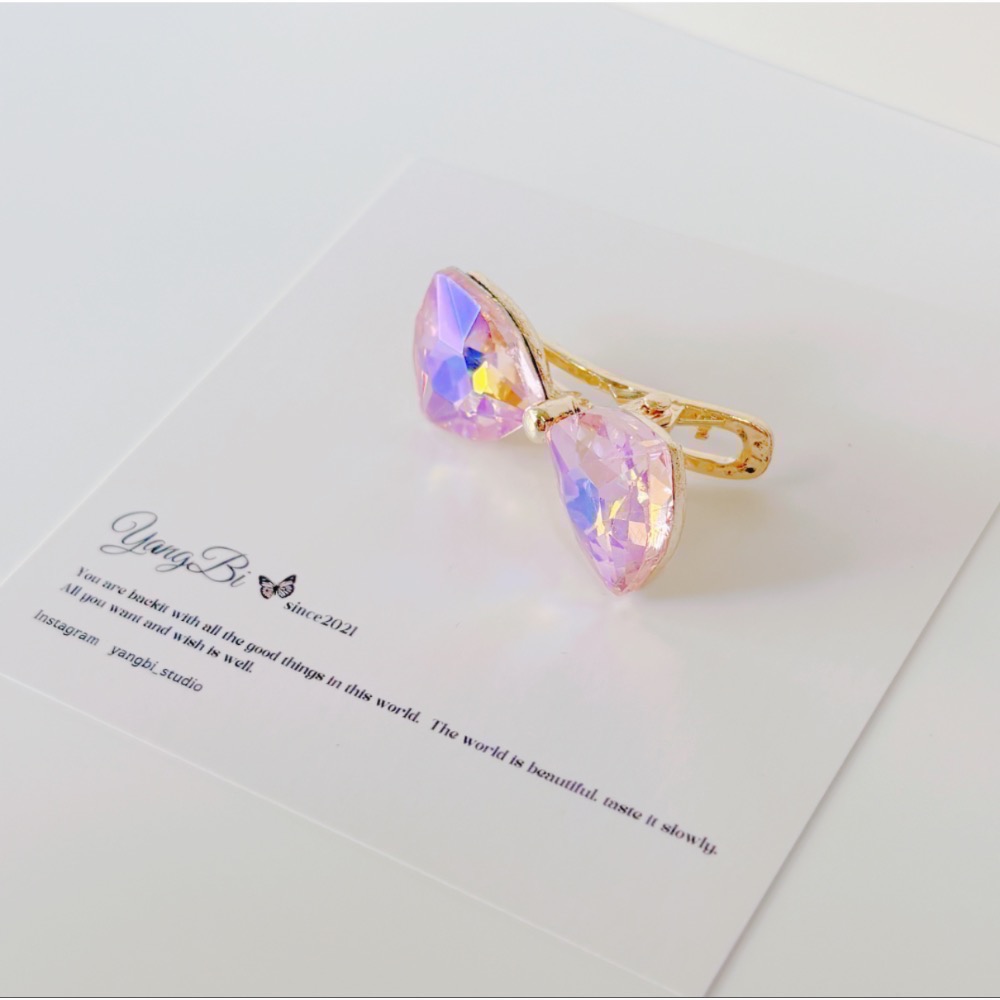 𝓨𝓪𝓷𝓰𝓑𝓲🕊️【七彩霓虹折射甜美粉色水晶蝴蝶结髮夾】 V430-細節圖9