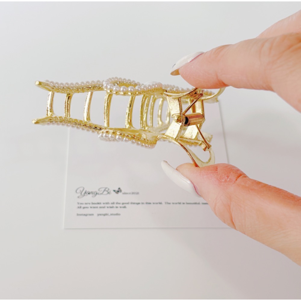 𝓨𝓪𝓷𝓰𝓑𝓲🕊️【珍珠水鑽蝴蝶結大鯊魚夾】抓夾 V435-細節圖8