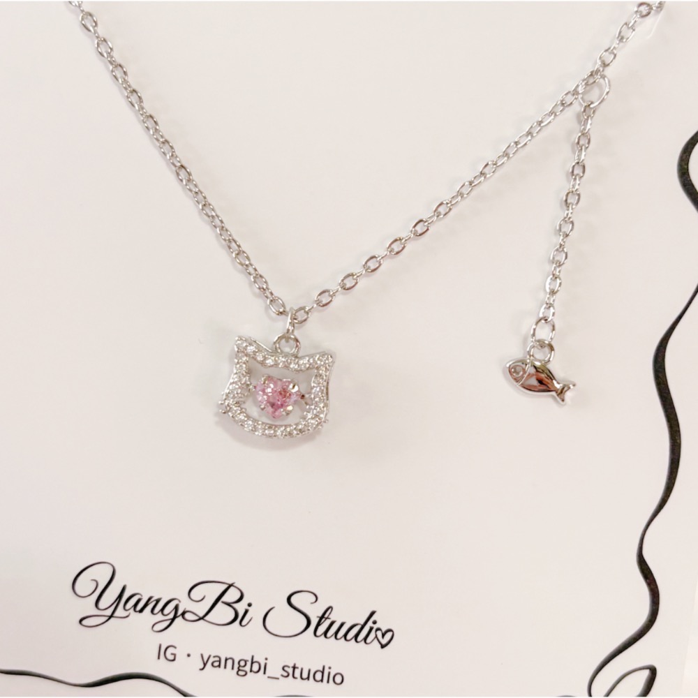 𝓨𝓪𝓷𝓰𝓑𝓲🕊️【粉鑽小萌貓吃小魚項鍊】 Y879-細節圖3