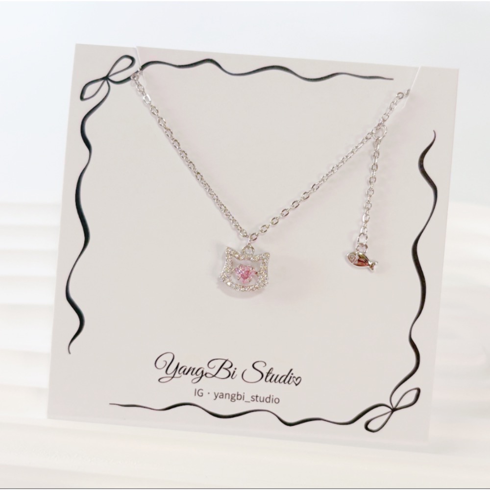 𝓨𝓪𝓷𝓰𝓑𝓲🕊️【粉鑽小萌貓吃小魚項鍊】 Y879-細節圖5