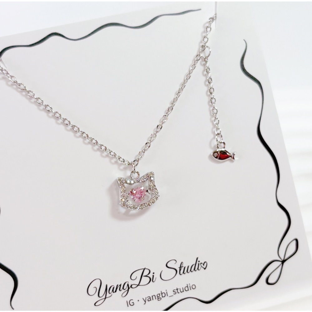 𝓨𝓪𝓷𝓰𝓑𝓲🕊️【粉鑽小萌貓吃小魚項鍊】 Y879-細節圖8