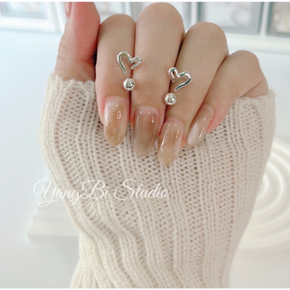 𝓨𝓪𝓷𝓰𝓑𝓲🕊️【韓系流線鏤空愛心螺絲擰耳環】 Y888-細節圖2